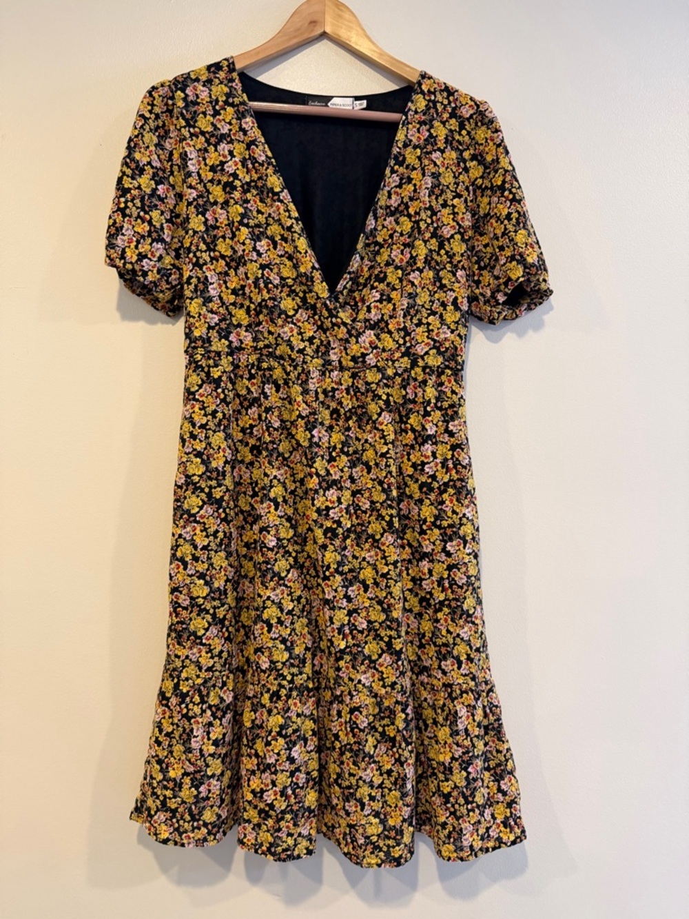 Piper and Scoot Black Floral V-Neck Dress with pockets Size small